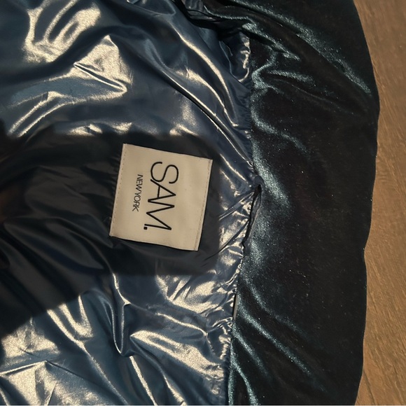 SAM. Sophia velvet puffer size small. - Picture 4 of 5